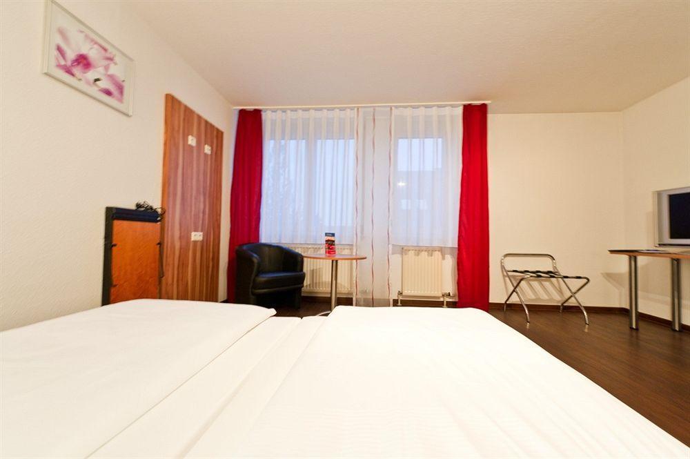 Hotel Domino Stuttgart Dış mekan fotoğraf