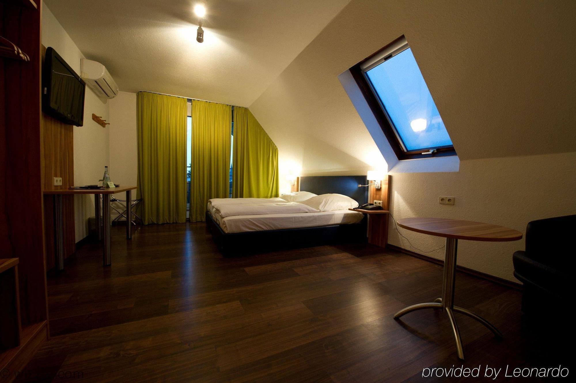 Hotel Domino Stuttgart Dış mekan fotoğraf