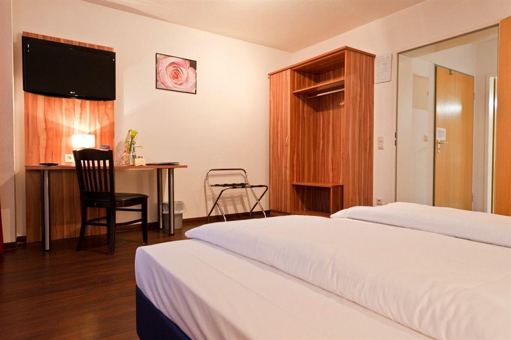 Hotel Domino Stuttgart Dış mekan fotoğraf