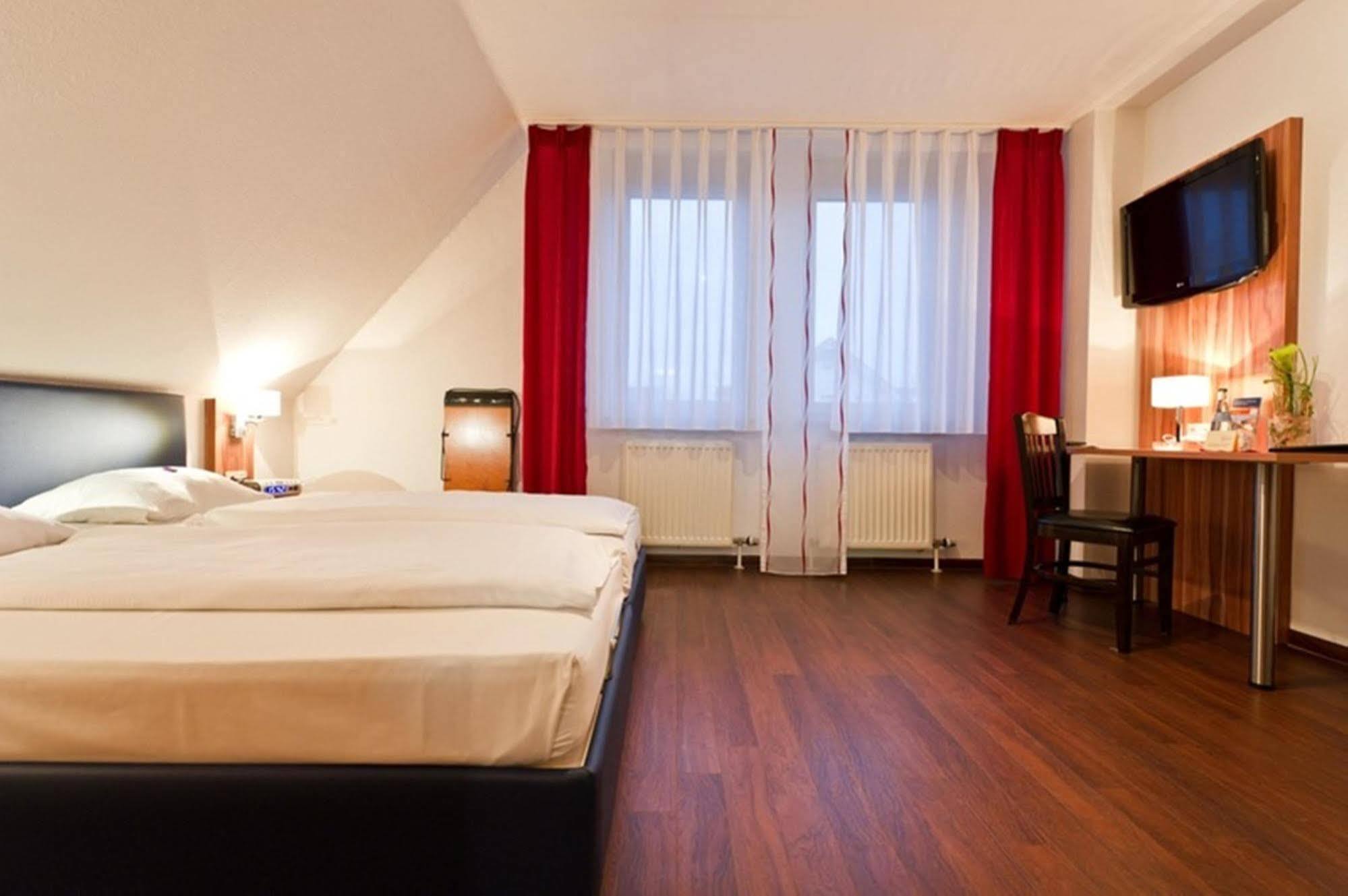 Hotel Domino Stuttgart Dış mekan fotoğraf