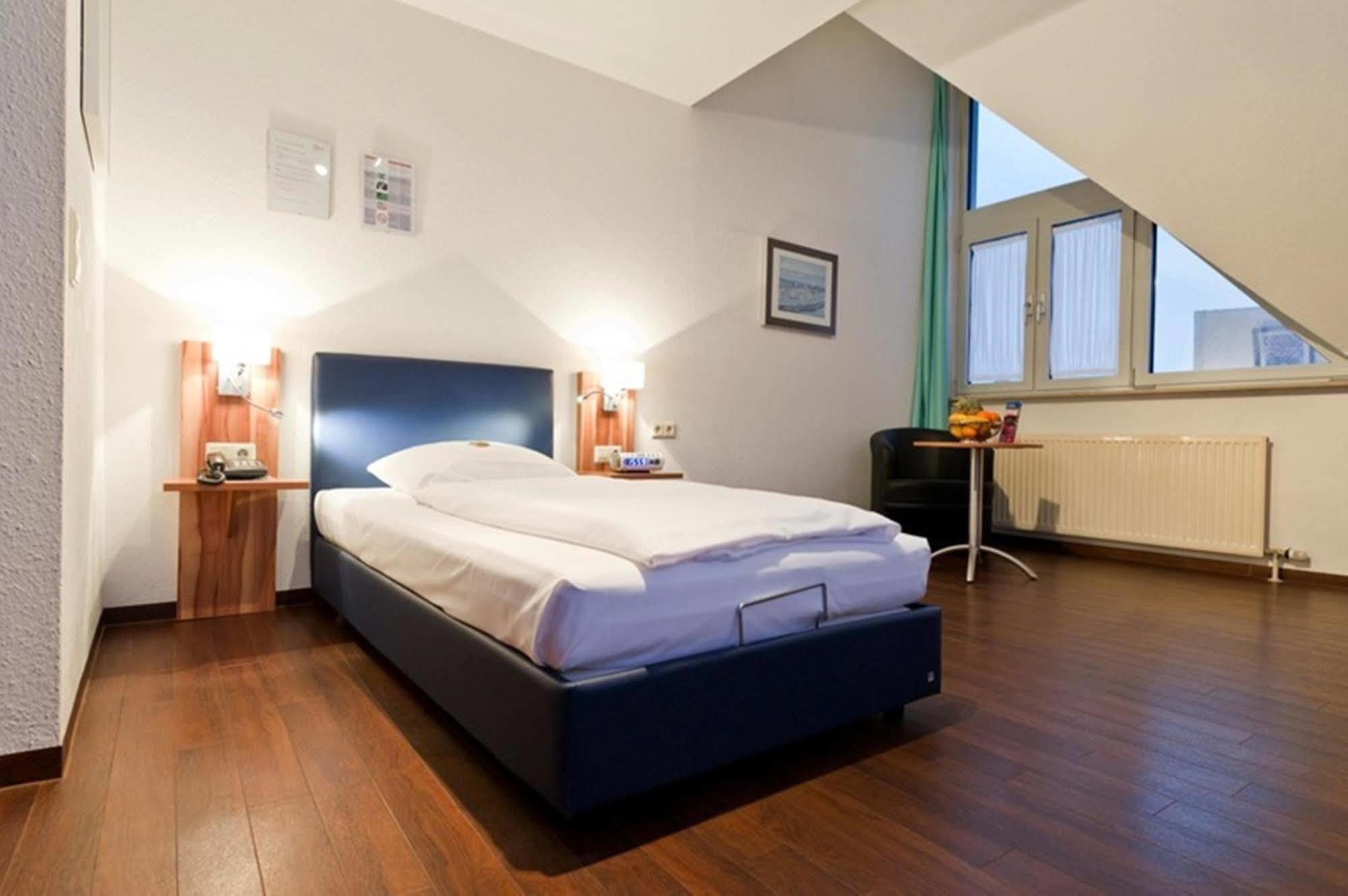 Hotel Domino Stuttgart Dış mekan fotoğraf