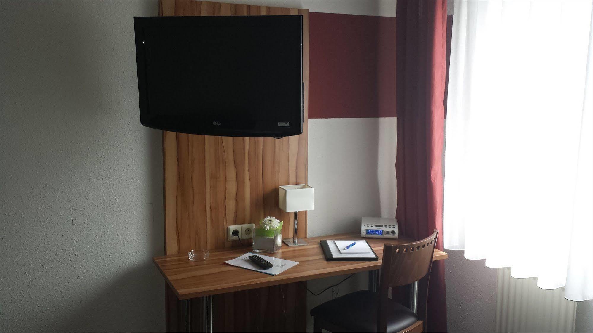 Hotel Domino Stuttgart Dış mekan fotoğraf