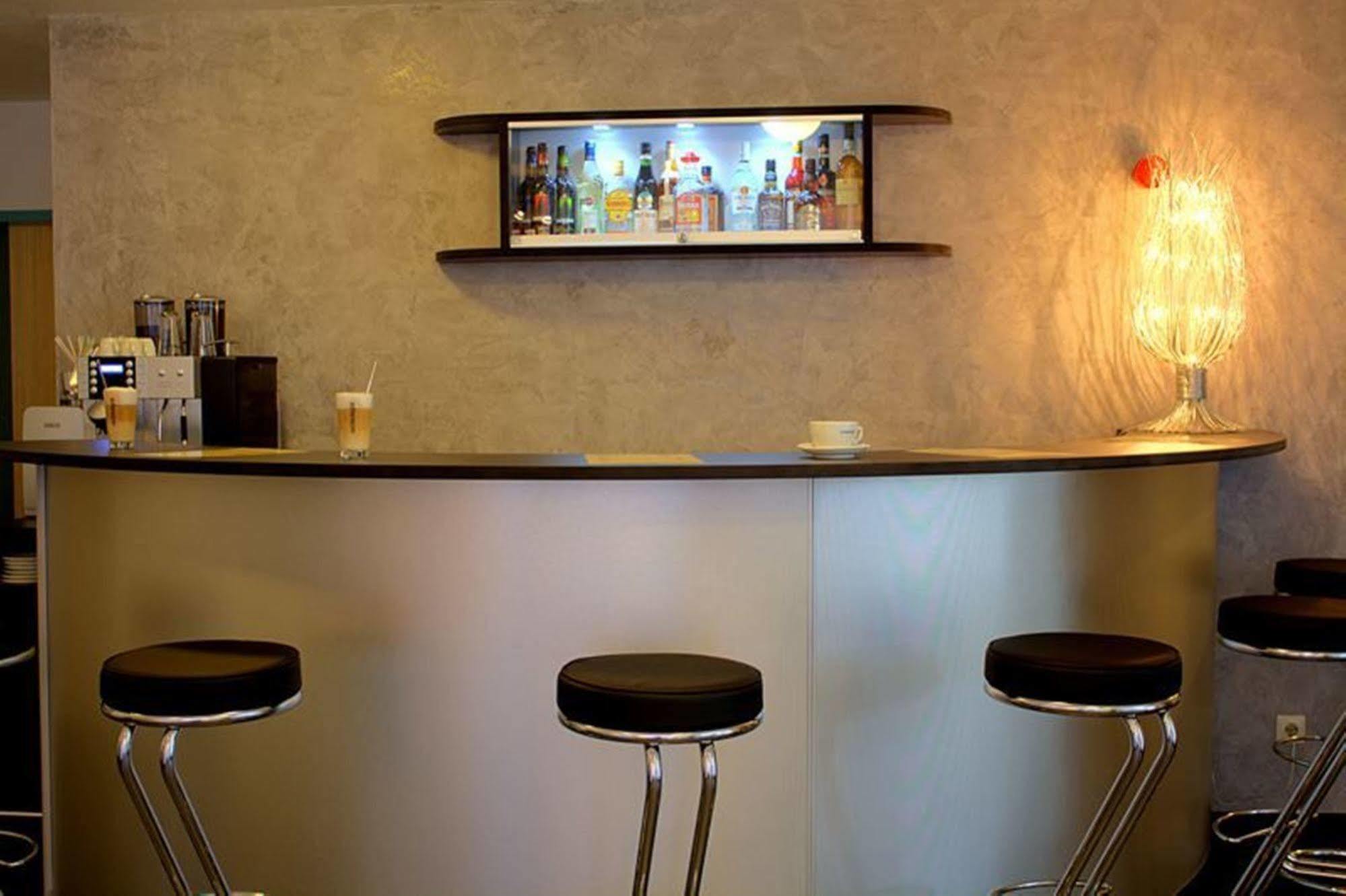 Hotel Domino Stuttgart Dış mekan fotoğraf
