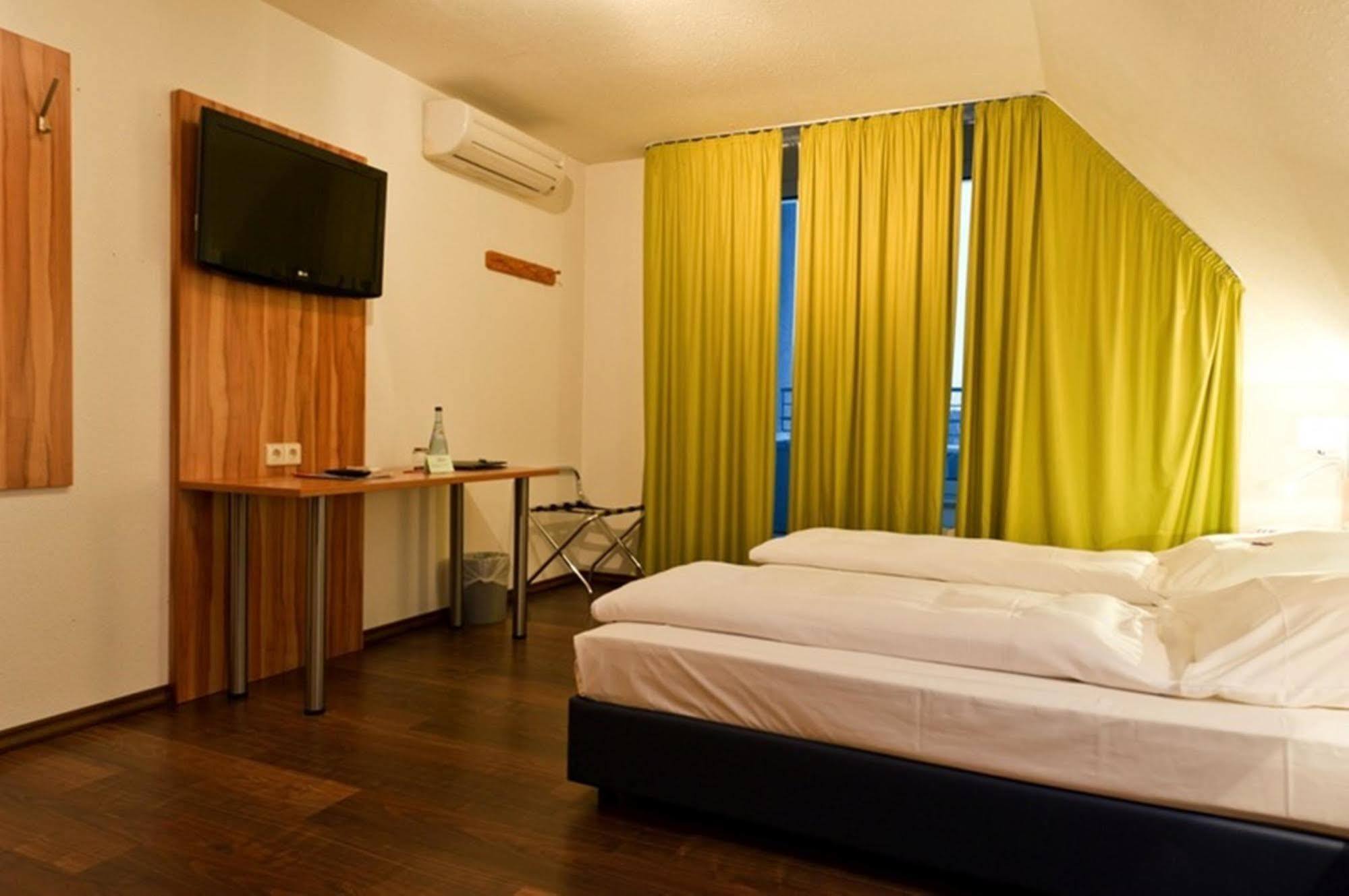 Hotel Domino Stuttgart Dış mekan fotoğraf
