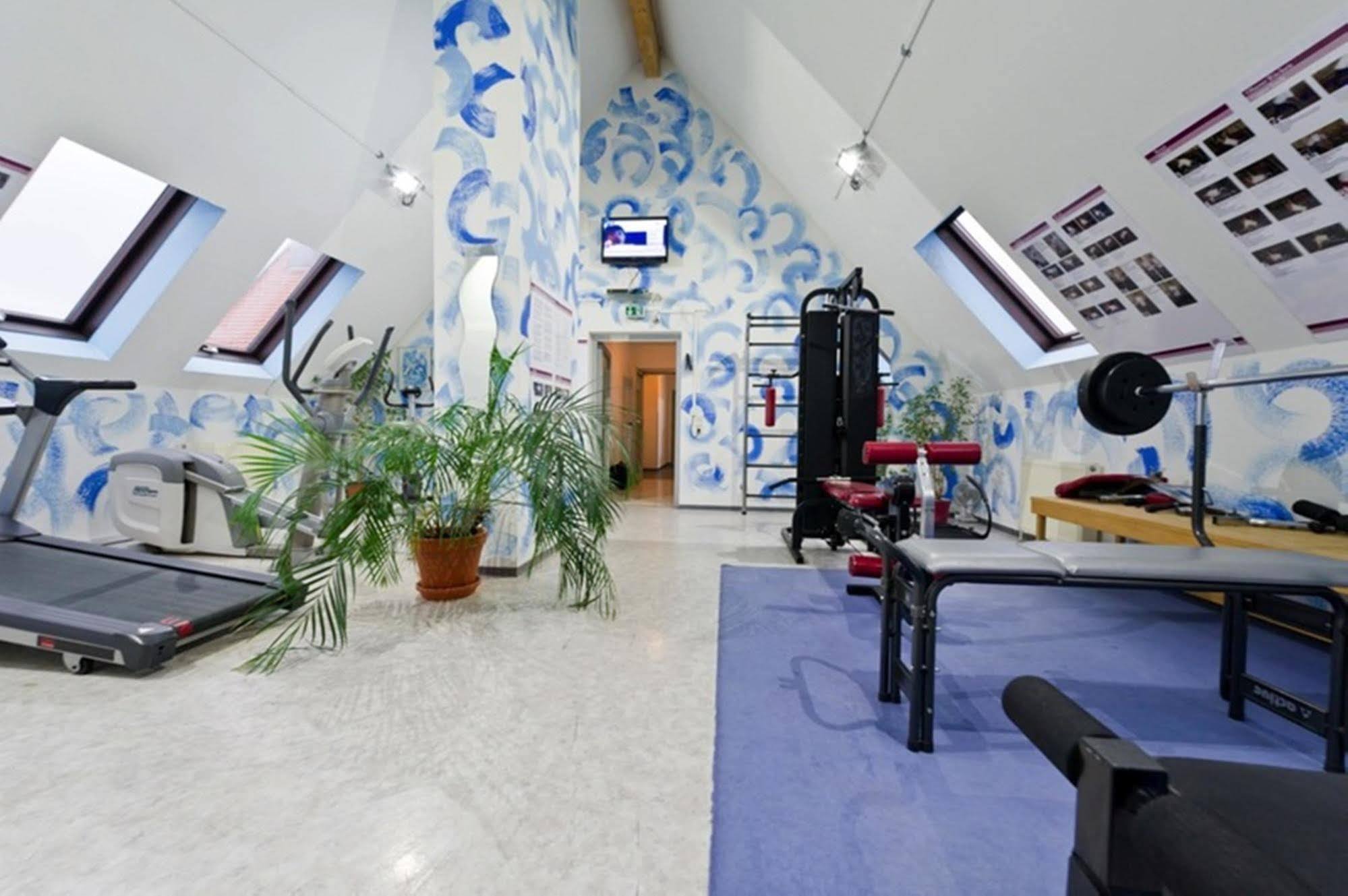 Hotel Domino Stuttgart Dış mekan fotoğraf