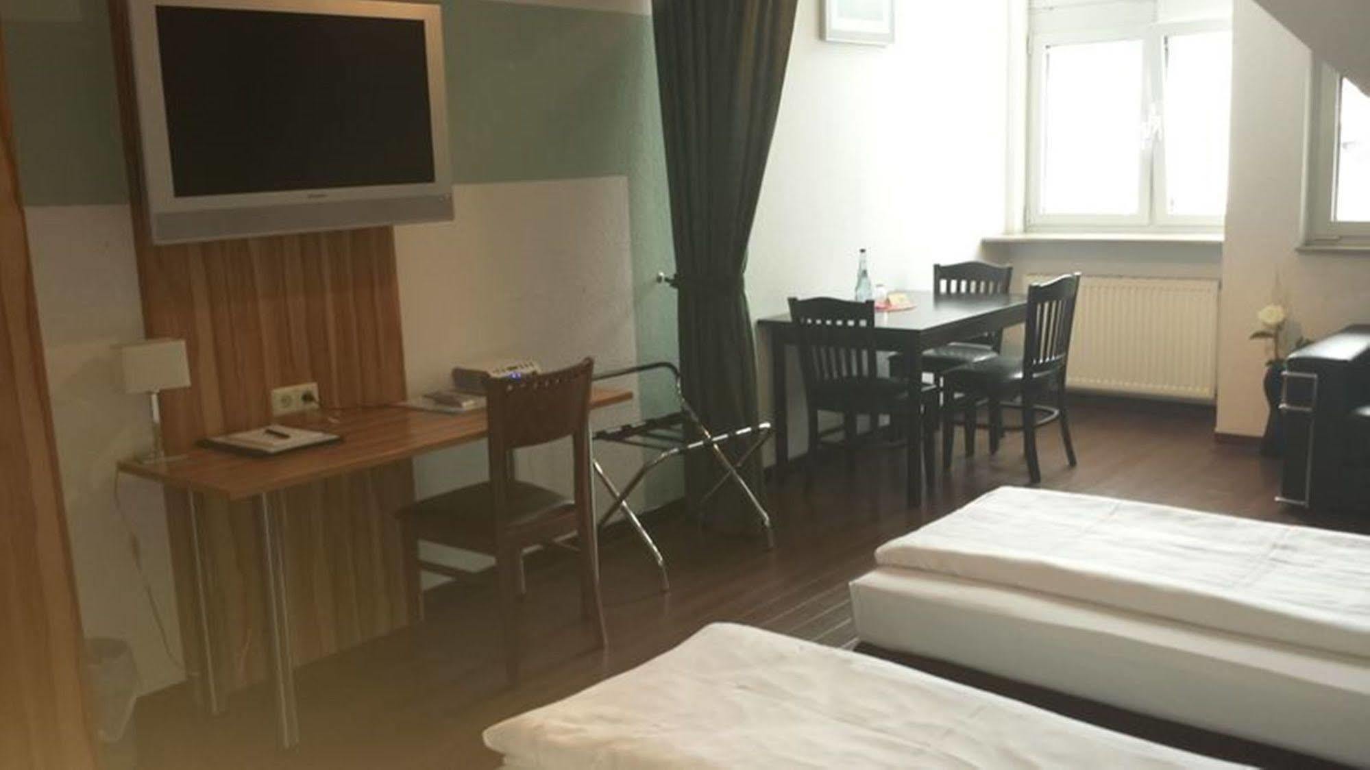 Hotel Domino Stuttgart Dış mekan fotoğraf