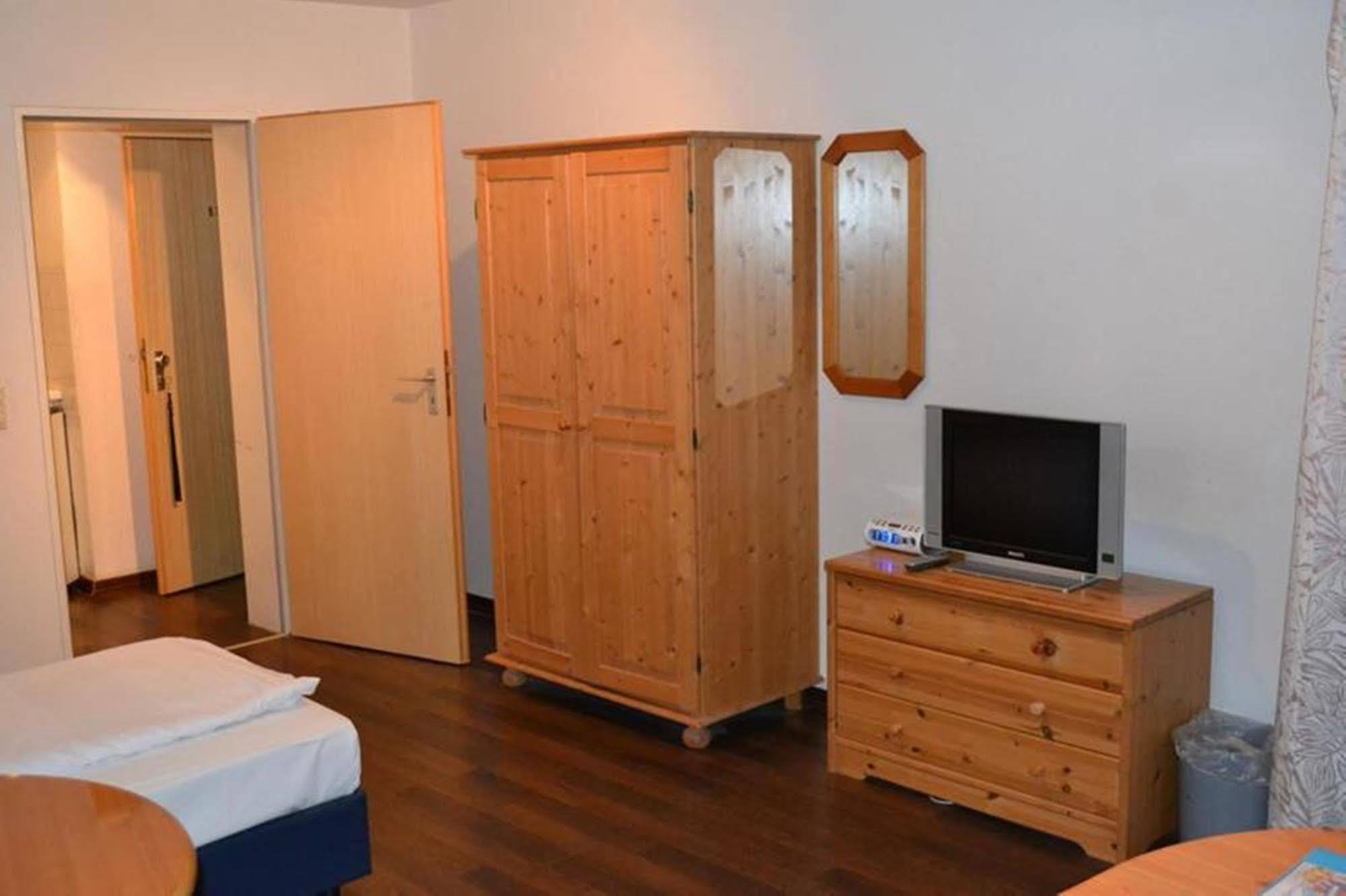 Hotel Domino Stuttgart Dış mekan fotoğraf